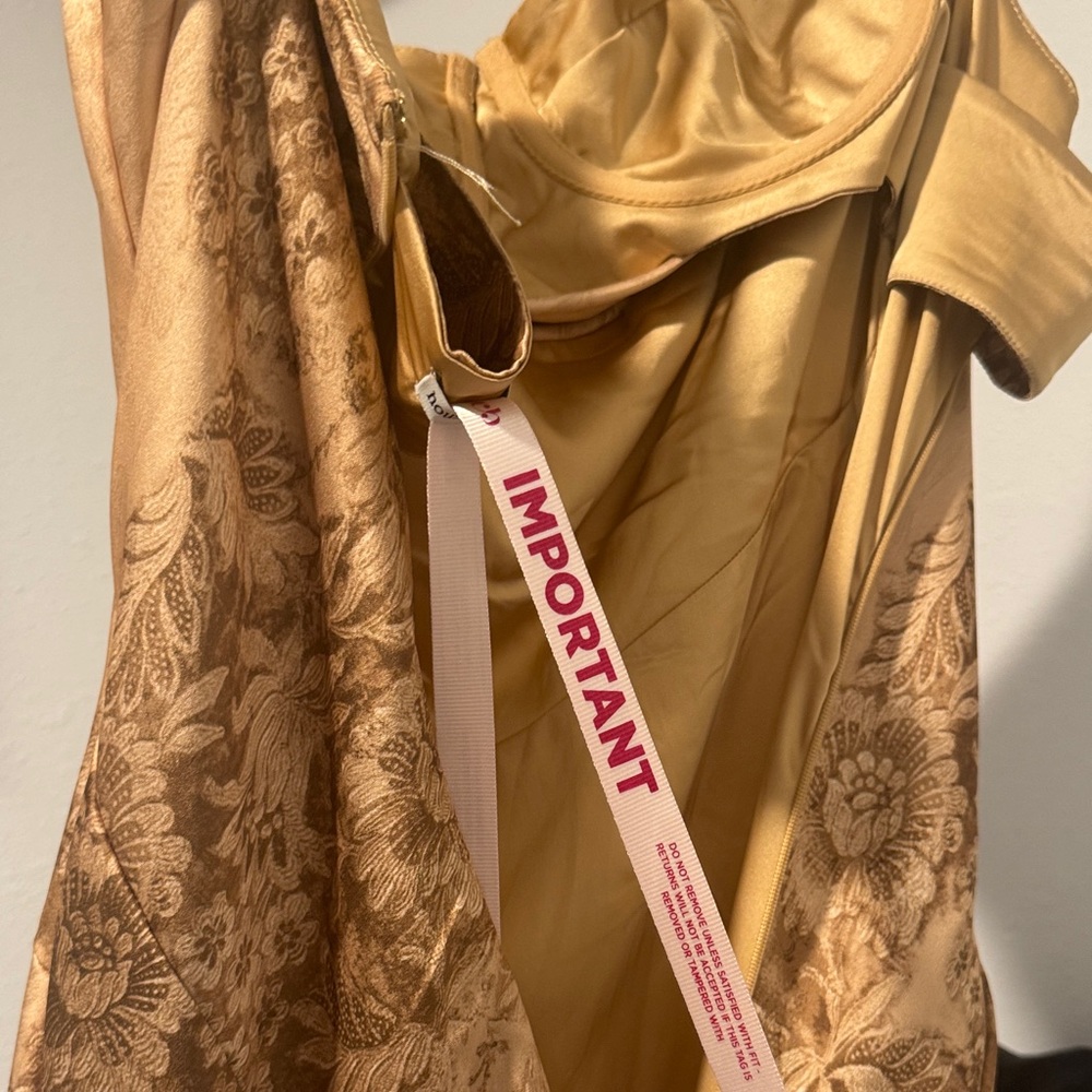 Beautiful and elegant House of CB Gold Maxi Dress. New with tags - Picture 4 of 5